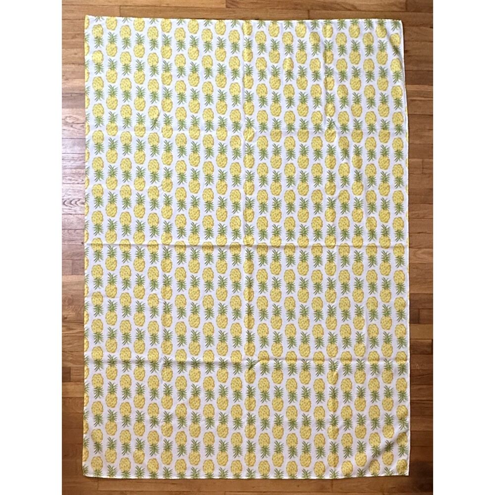 Isaac Mizrahi Tropical Pineapple Tablecloth Rectangle